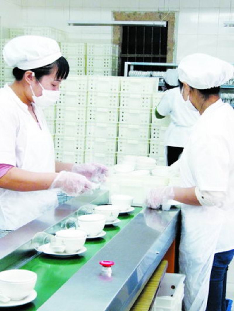 如何正确进行餐具清洁与消毒？