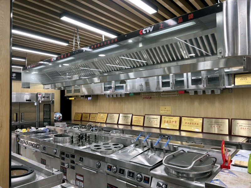 商用洗碗机市场鱼龙混杂，价格差异巨大。今天我们就来深入探讨一下，如何选择性价比高的商用洗碗机。